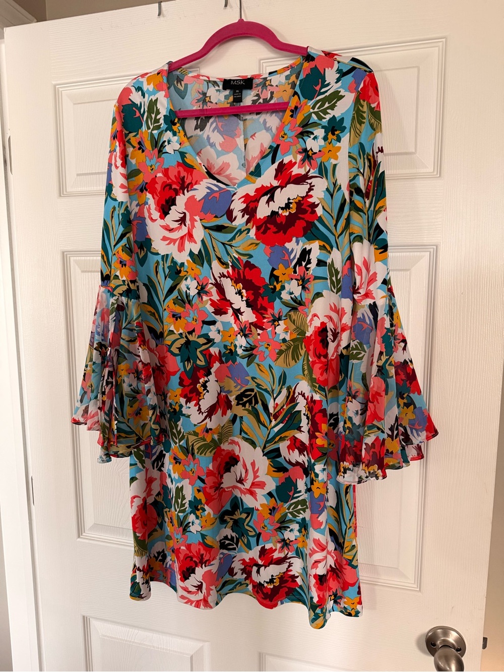MSK Floral V-Neck Mini Dress in Turquoise, Red, White